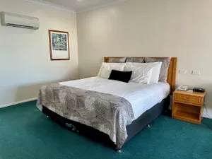 Image of Young Federation Motor Inn and Services Club