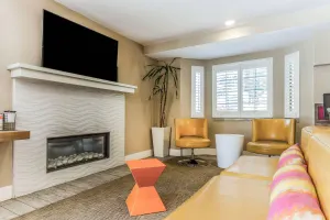 Image of Comfort Inn Santa Cruz North