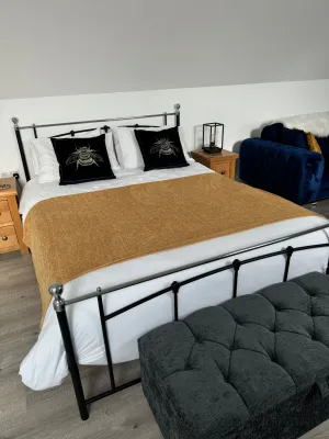 Image of Tranquil loft apartment overlooking countryside