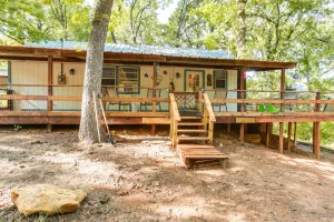 Image of Dog-Friendly Kingston Cabin with Wraparound Deck!