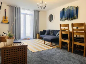 Image of Beautiful 2 Bedroom Seviced Apt in Aylesbury By Sambridge Stays Short Lets & Serviced Accommodation