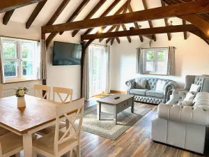 Image of Boutique 3-bed Cottage in Hellingly