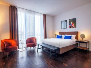 Image of Numa Berlin Weinmeister