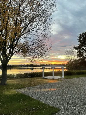 Image of Lakeside Inn
