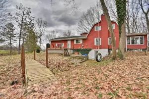 Image of Home on 10 Acres Perfect for MSU Football Weekend