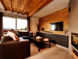 Image of Beautiful, Luxury Home with Sauna, Hot Tub, Private Bathrooms