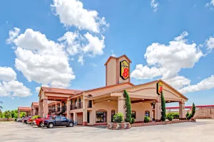 Image of Super 8 by Wyndham Mont Belvieu - Baytown East