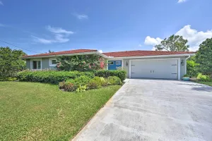 Image of Family-Friendly Palm River Estates House!