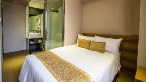 Image of City Hotel