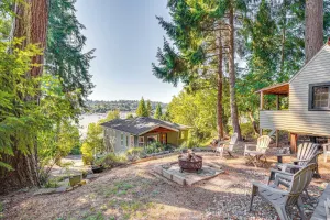Image of Gig Harbor Home: Large Deck, Outdoor Dining Area
