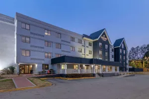 Image of Country Inn & Suites by Radisson, Atlanta Airport South, GA