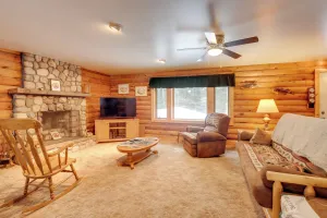Image of Family Gem Near the Chain of Lakes in Eagle River!