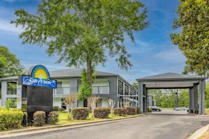 Image of Days Inn by Wyndham Pensacola I-10