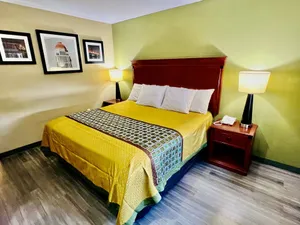 Image of Deluxe Inn Miami OK