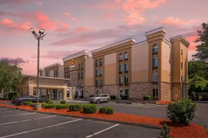 Image of Comfort Inn & Suites East Hartford - Hartford