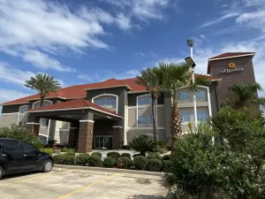 Image of La Quinta Inn & Suites by Wyndham Houston Rosenberg