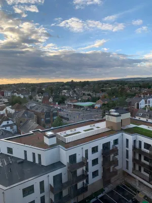 Image of Large 2 Bedroom Apartment in Ashford with PARKING