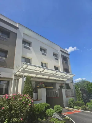 Image of Best Western Roslyn-Long Island Hotel