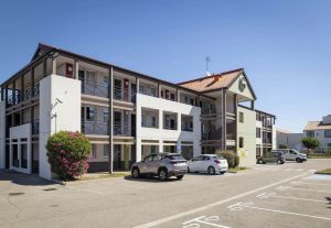 Image of B&B HOTEL Avignon 1