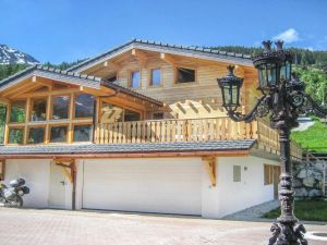 Image of Exceptional, luxury ski chalet, outdoor bubble bath, panoramic winter garden