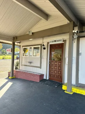 Image of Lone Pine Motel