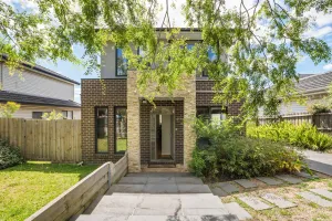 Image of New Comfort house near Box Hill