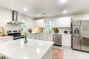 Image of 2 Mi to Ole Miss: Modern Home in Historic District