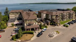 Image of Chase On The Lake