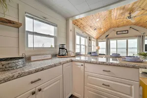 Image of Charming Modern Cottage on Houghton Lake!