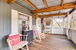Image of Fenced Yard: Quaint Cabin Near Lake Texoma!