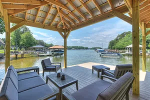 Image of Dock Holiday by Avantstay Custom Home New Dock