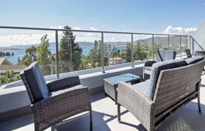 Image of Summit 11 - Modern 3BR Apartment l Stunning Lake Views l WiFi l BBQ l Air-Con