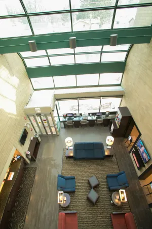 Image of Comfort Suites Oakbrook Terrace near Oakbrook Center