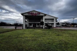 Image of Deluxe Inn Motel By OYO Grand Prairie Interstate 30