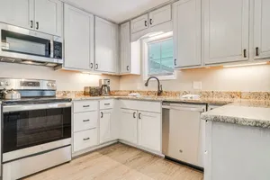 Image of Bright Helen Cottage: Walk to Town!