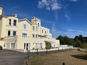 Image of Upmarket 2 Bedroom Apartment With sea Views