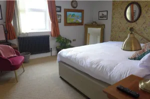 Image of Royal Oak Retreat - Sleeps 6 Pub & Pet Friendly