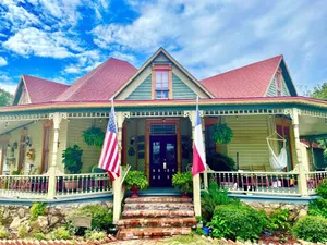 Image of Irishette - Charming Suite in 1893 Victorian Home