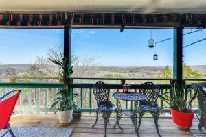 Image of 'the Treehouse' in Cherokee Village: Deck & Views
