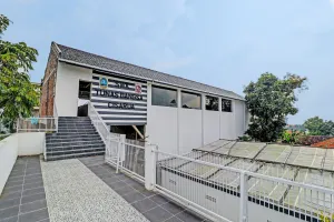 Image of Capital O 91466 Hotel Neu Backpacker Tf Syariah (smk Tb)