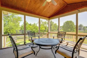 Image of Families Welcome: Lake-view Home, 2 Mi to Gahanna!