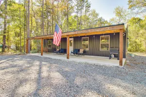 Image of 1 Mi to Greers Ferry Lake! Outdoor Adventure Base