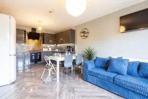Image of Large 5-bed House in Leeds/ Fits 10/free Parking/
