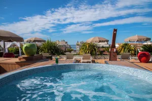 Image of Best Western Premier Le Patio des Artistes Wellness Jacuzzi