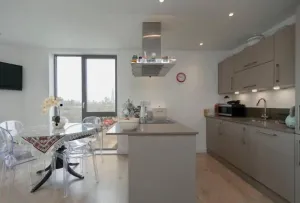Image of stylish one bedroom apartment close to the city of London