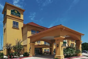 Image of La Quinta Inn & Suites by Wyndham Livingston