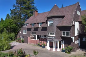 Image of Cedar Gables Inn