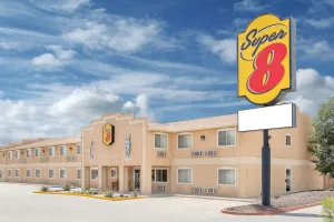 Image of Super 8 by Wyndham Bloomfield