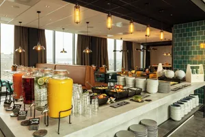 Image of Holiday Inn - the niu, Fender Amsterdam