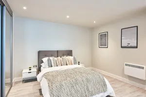 Image of Seven Living Bracknell - Free Parking on Site